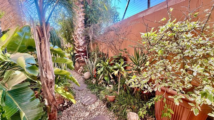 For Sale: 5-Bedroom Townhouse in Eros with garden, lapa, and secure parking.