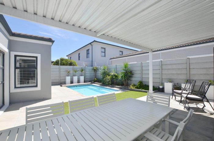 For Sale: House in Parklands North with pool, security, and open-plan living.