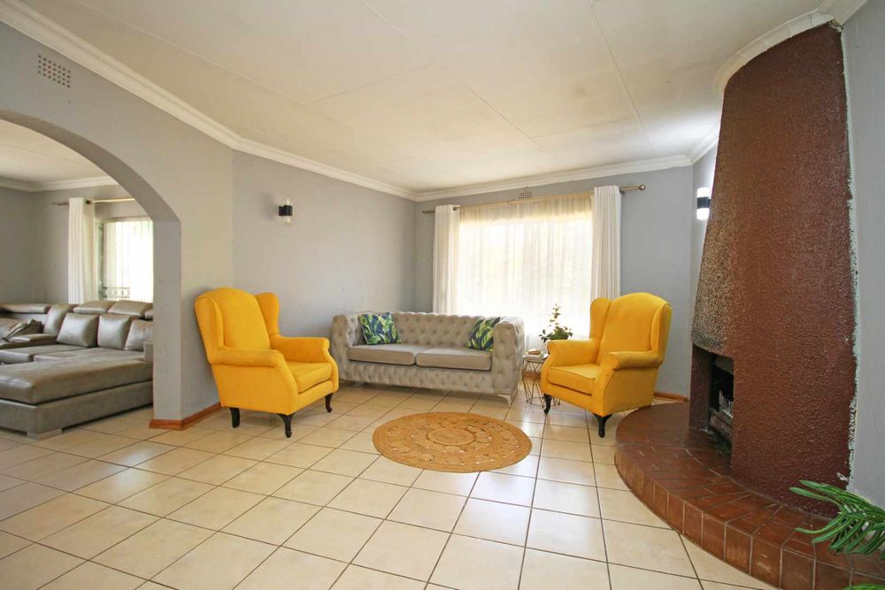 The Open Plan Formal Lounge is eashetically balanced to reinforce the spectacular adjacent Living / TV Room which is expansive in size, housing an xtra large seating arrangement.  Despite the totality of the potential in these living open plan rooms the formal lounge forms an intimate space around a lovely fireplace to create a cohesive and very attractive cosy lounge area.    