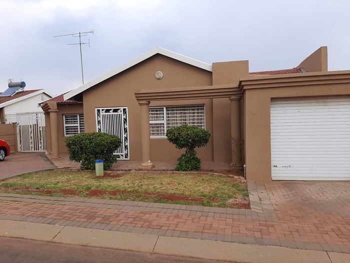Property #2173049, House for sale in Lenasia