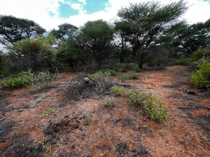 For Sale: 1700HA Farm in Otjiwarongo Central with boreholes, livestock facilities, and housing.