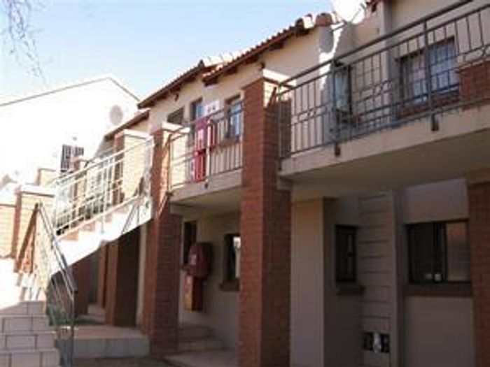 2 Bedroom Townhouse To Rent in Silver Stone Country Estate with balcony and garage.
