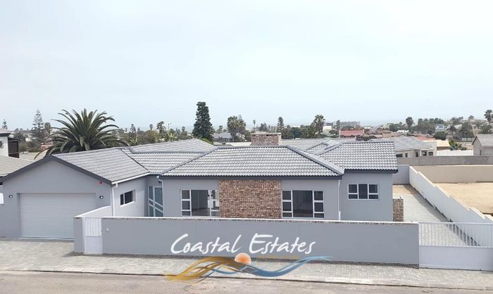 For Sale: Ocean View House with 5 bedrooms, flatlet, and multiple garages.