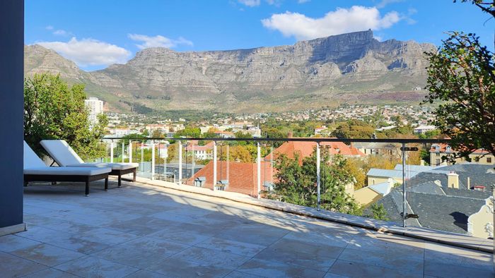Penthouse To Rent in Gardens: 3 beds, pool, gym, secure parking, stunning views.