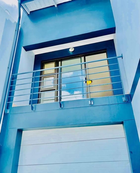 For Sale: Townhouse in Rocky Crest with garage, courtyard, and open-plan living.