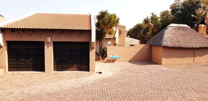 3-Bedroom Townhouse for Sale in Suideroord with Pool, Garden, and Security