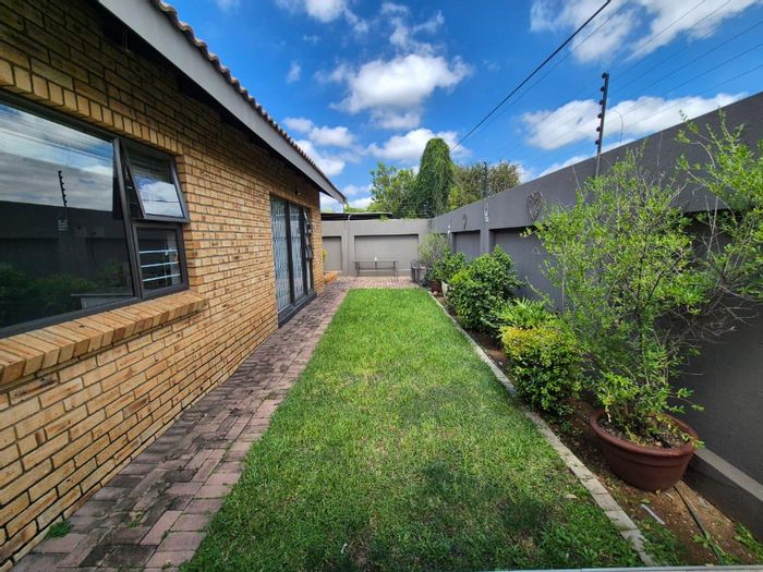 Raceview House For Sale: 3 Bedrooms, patio with braai, double garage, pet-friendly.