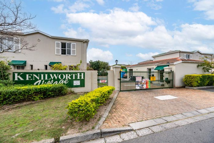Kenilworth Townhouse For Sale: Private Garden, Modern Kitchen, 24-Hour Security.