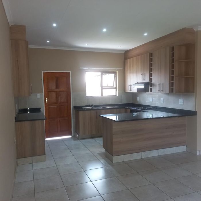 Townhouse To Rent in Riversdale: 3 beds, garden, garage, pet-friendly, armed response.