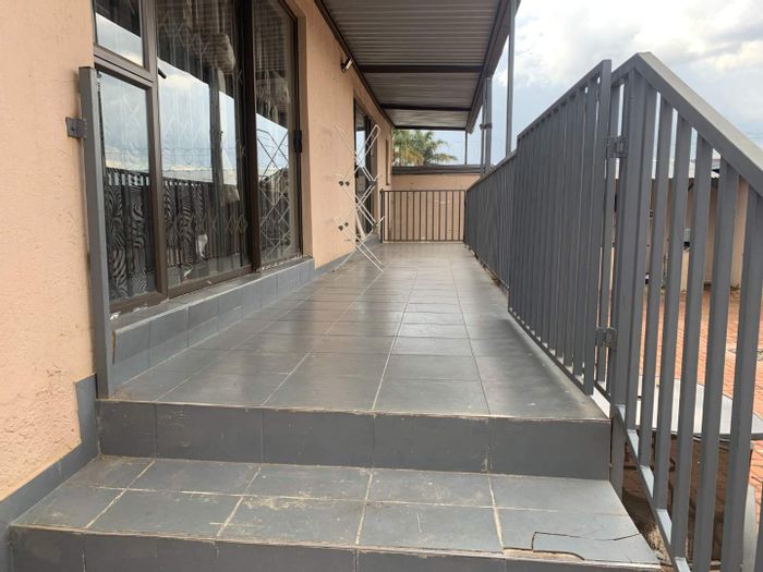 For Sale: House in Rosettenville Ext 1 with 3 beds, flatlets, and rental income.
