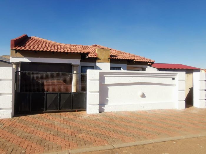 Property #2152378, House for sale in Protea Glen Ext 11