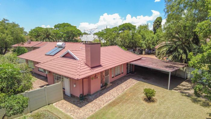 House for Sale in Mackenzie Park: Pool, study, spacious parking, and solar geyser.