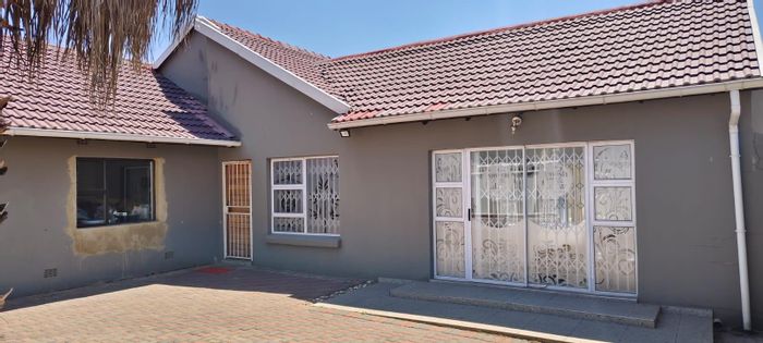 Property #2432003, House For Sale in Roseacres