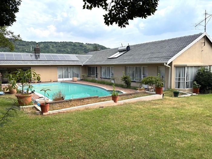 3-Bedroom House in Mondeor To Rent with Pool, Study, and Cottage.
