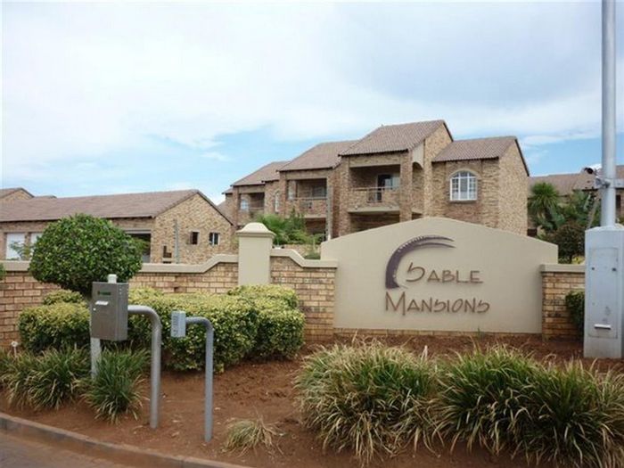 To Rent: Townhouse in Mooikloof Ridge with 24-hour security, pools, and amenities.