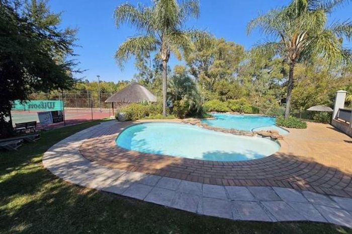 For Sale: 2-bedroom apartment in Jukskei Park with 24HR security, carport.