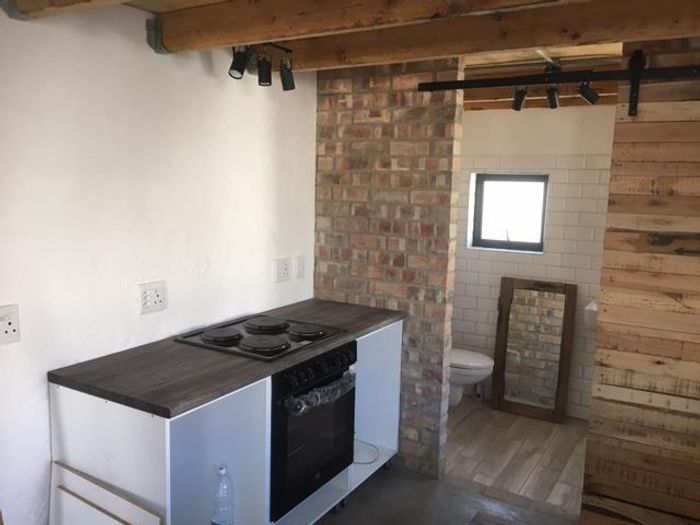 Pioniers Park Apartment To Rent: 1 Bedroom, open plan living, outdoor BBQ, ample parking.