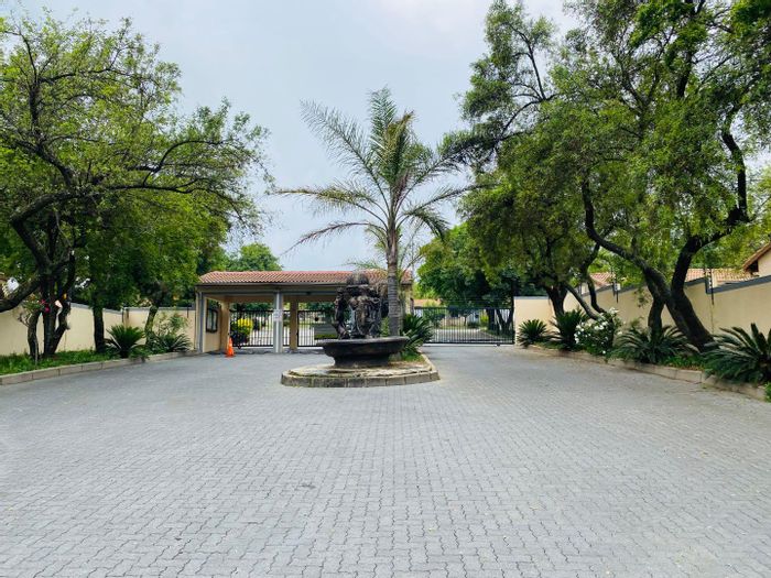 Property #2444697, Townhouse Rental Monthly in Country View