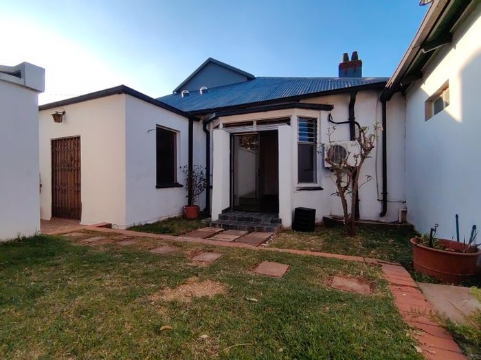 Versatile 9-Bedroom House For Sale in Auckland Park with rental income potential.