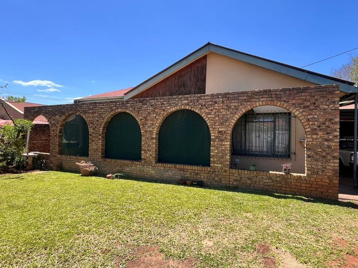 For Sale: Capital Park House with 4 beds, dual units, borehole water.