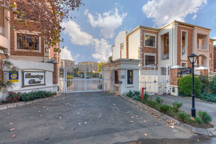 For Sale: Bryanston Apartment with 2 en-suites, balcony, pool, and secure parking.