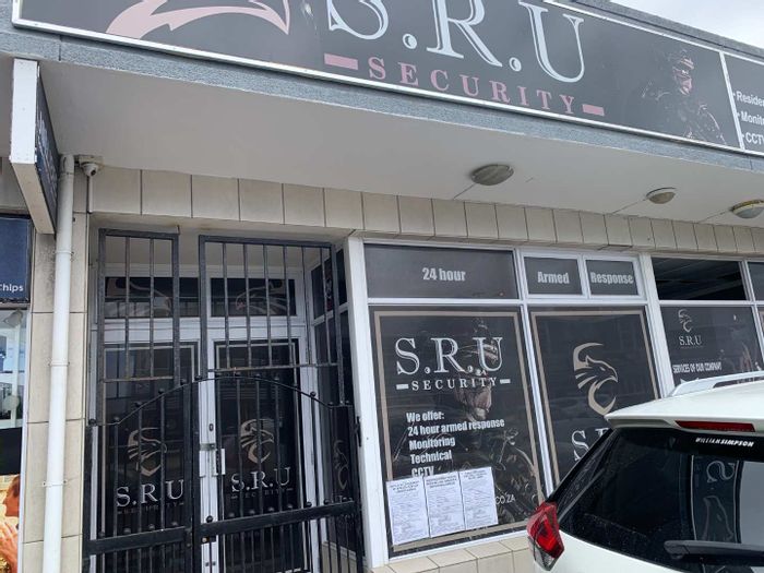 Retail Space To Rent in Plumstead, High-Traffic Intersection, 90 m² Available.