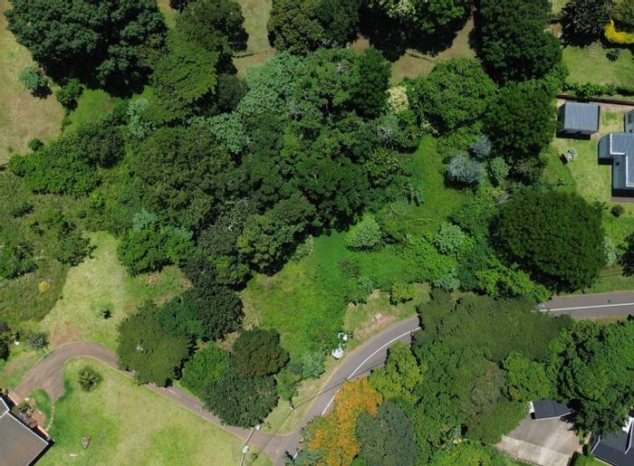 Crestview Vacant Land Residential For Sale: 2300 m², mature trees, community access.