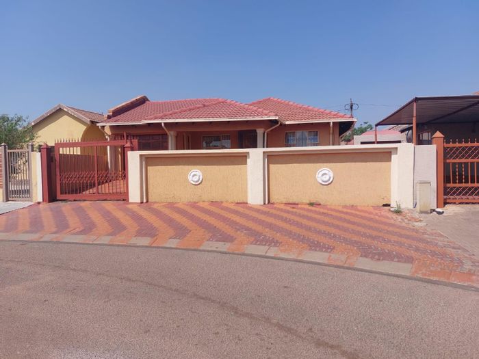 3-Bedroom House For Sale in Mabopane Central with spacious yard and nearby amenities.
