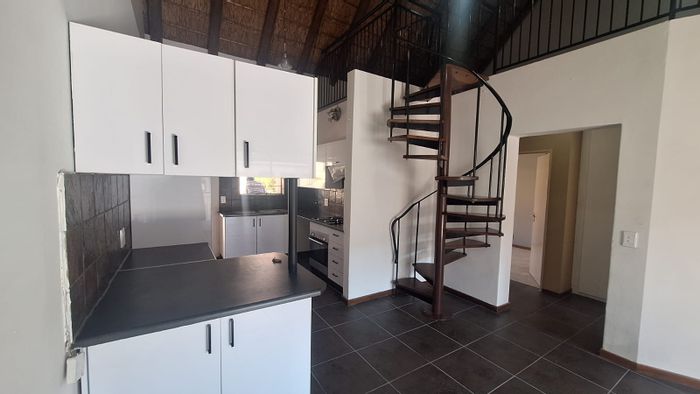 For Sale: 2-Bedroom Apartment in Sundowner with Loft, Pool, and Security.