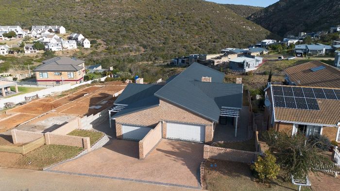 Property #2431360, Townhouse For Sale in Island View