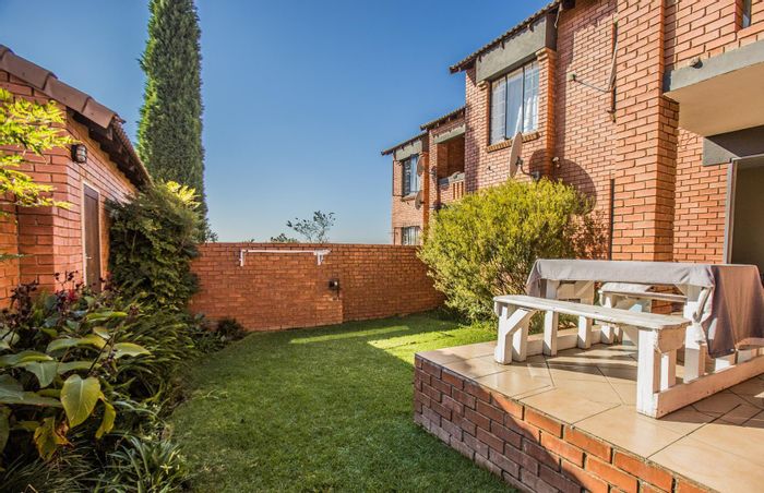 Property #2025436, Townhouse Rental Monthly in Mooikloof Ridge