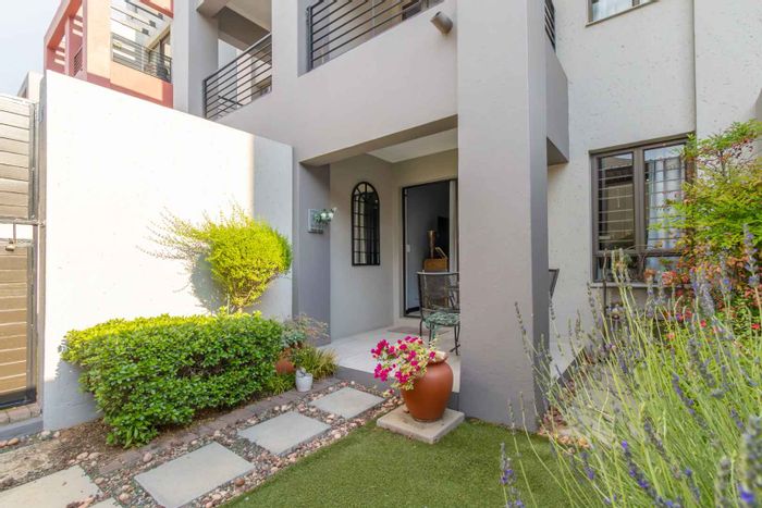 For Sale: Apartment in Sunninghill with garden, carport, and uninterrupted power supply.