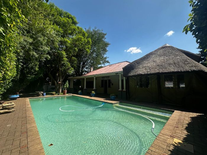 Westdene House For Sale: Spacious living, rental apartments, pool, security features.