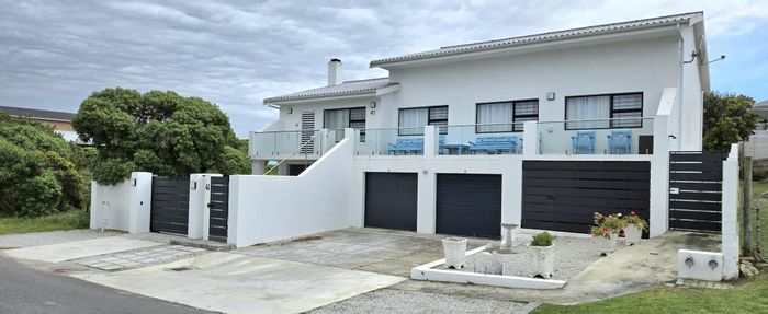 Franskraal House For Sale: 5 beds, ocean views, 3 garages, Airbnb potential.
