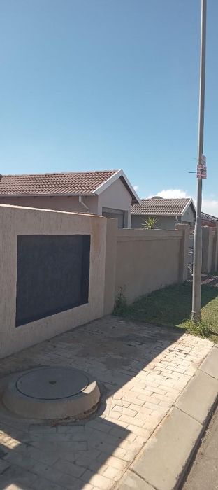 2-Bedroom House For Sale in Salfin with Garage and Community Access.
