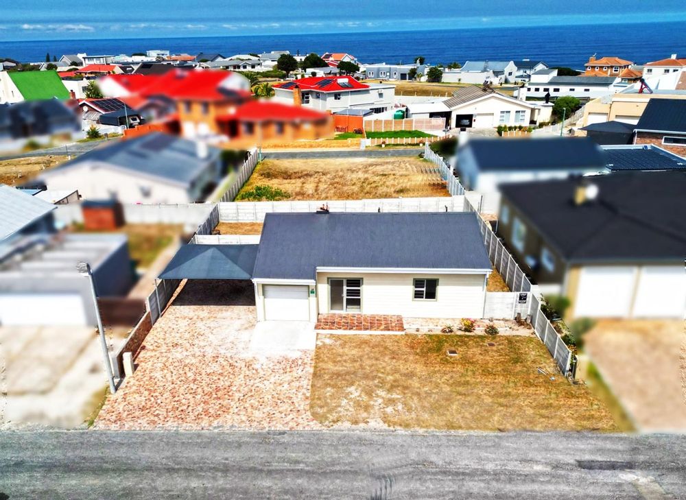 Dwelling from the Air - and Ocean at the back. Walking distance from Sea.