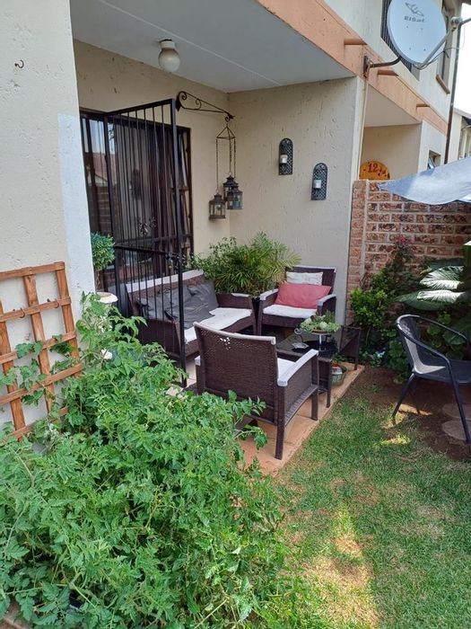 Property #2220960, Townhouse for sale in Parkrand