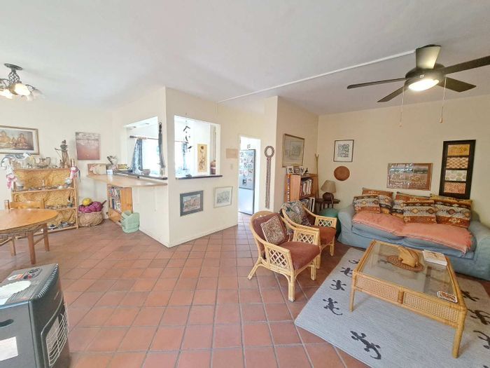 Eros Townhouse For Sale: Pool, courtyard BBQ, spacious living, close to amenities.