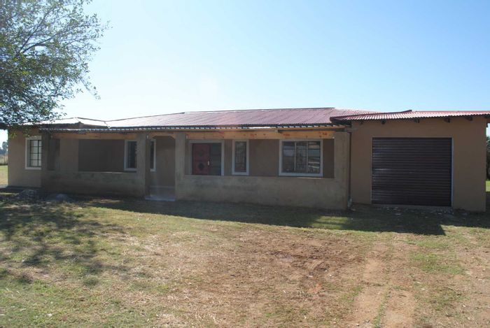 Helderstrome Small Holding For Sale: 1.5ha arable land, renovated farmhouse, borehole.