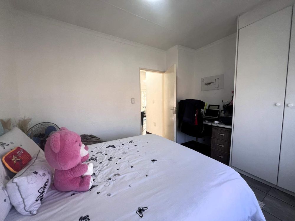 2nd Bedroom easily accomodates double bed