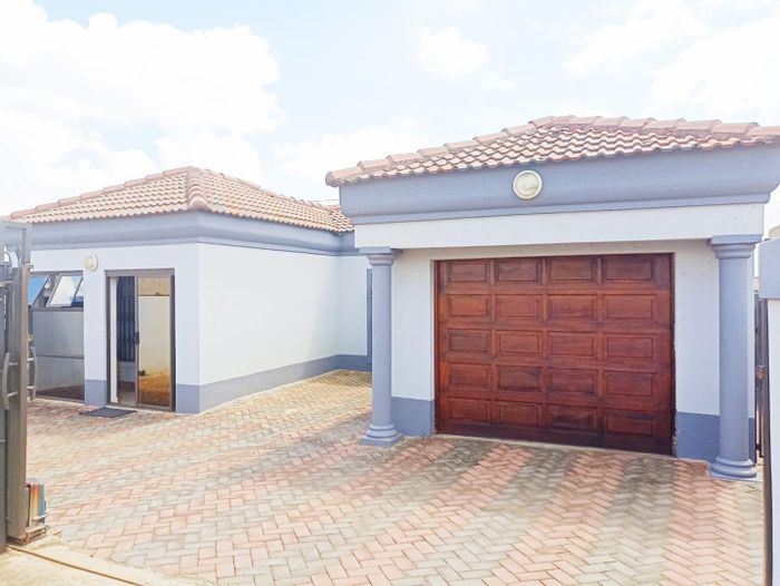 Property #2212620, Apartment for sale in Katlehong