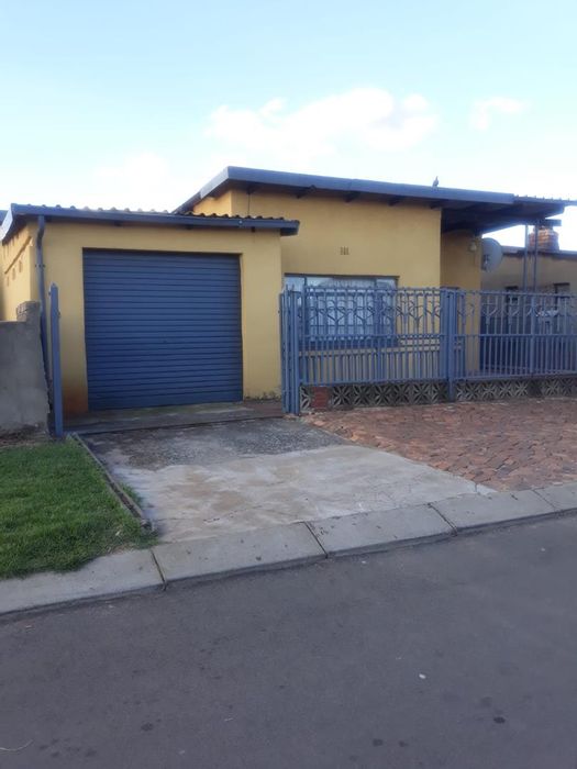 Property #2143681, House for sale in Kwa Thema