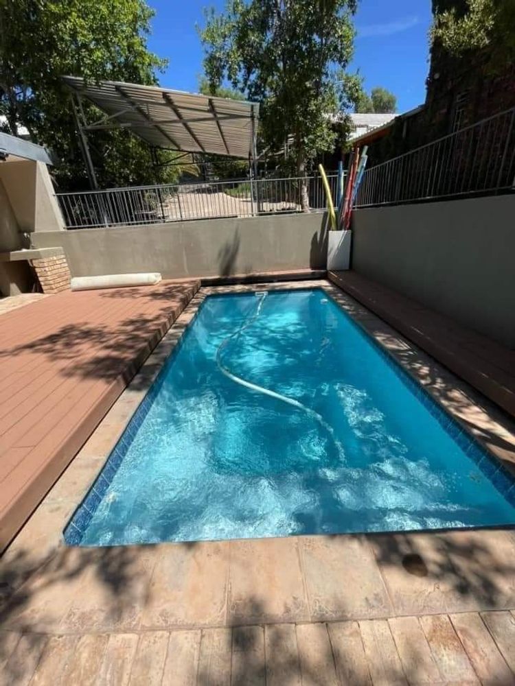 For Sale Spacious 4Bed House with Pool, Garden, and Flat in