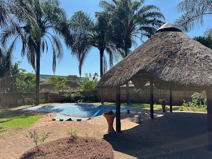 For Sale: Spacious 4-Bedroom House with Pool, Lapa & Garden Cottage in Pretoria North.