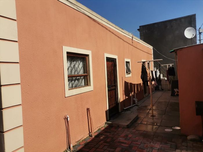 For Sale: House in Philippi East with 12 rental flats and parking.