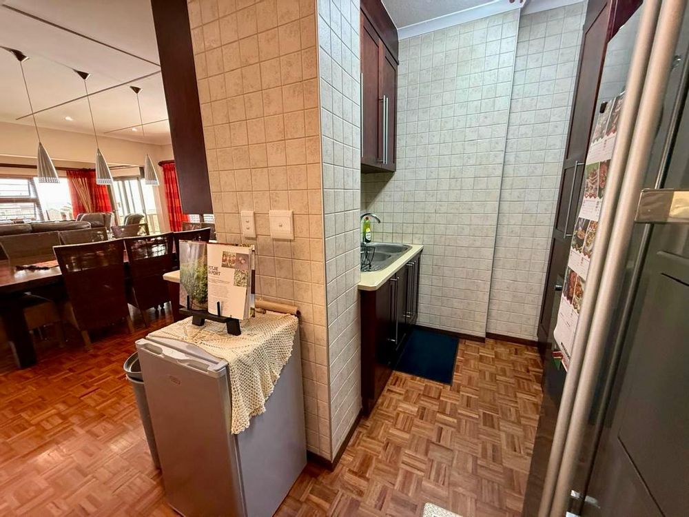 Kitchen with BIC and scullery 