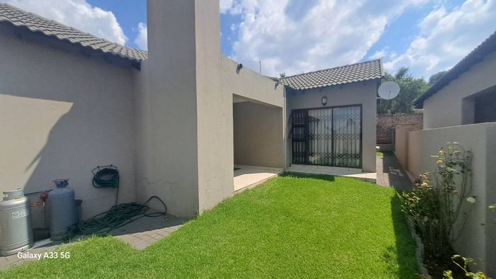 3 Bed Cluster For Sale in Buccleuch with garden, garage, and solar power.