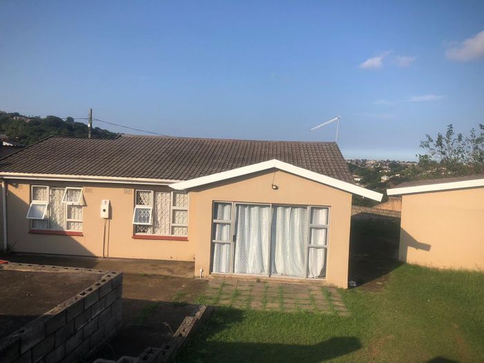 House For Sale in Umlazi Z: 3 Bedrooms, Servants Quarters, Near Transport and Amenities