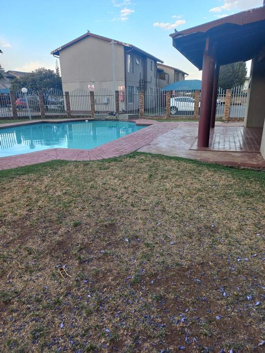 Two-bedroom apartment for rent in Benoni South with pool and 24hr security.