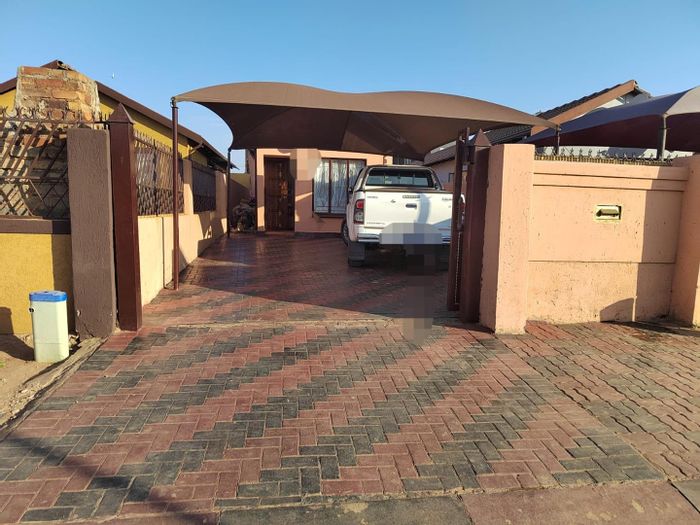 Property #2090221, House for sale in Soshanguve Vv